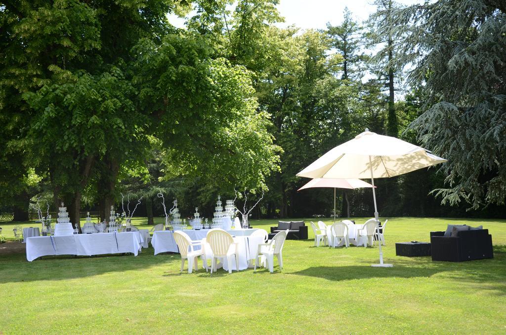 Hôtel La Ferrière Châteaubriant Esterno foto